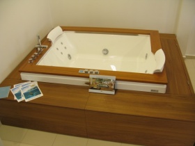masažna kad JACUZZI AURA PLUS - salonski eksponat