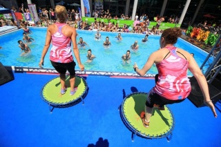 vozni trampolin za bazene