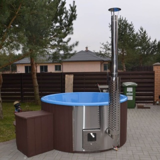 hot tube z integrirano pečjo na drva